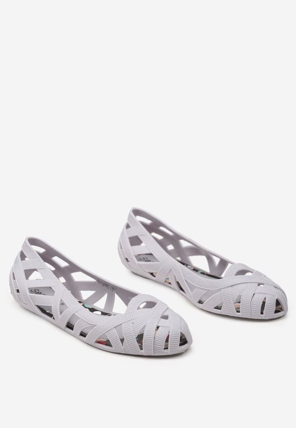 Born2be - Szare Balerinki Wsuwane z Wycięciami Olathia. Okazja: na co dzień. Zapięcie: bez zapięcia. Kolor: szary. Obcas: na płaskiej podeszwie. Styl: casual, elegancki
