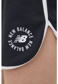 New Balance szorty damskie kolor czarny z nadrukiem high waist. Stan: podwyższony. Kolor: czarny. Materiał: materiał, bawełna. Wzór: nadruk