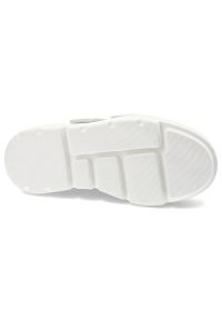 Białe Sneakersy Carinii Modne Na Obuwie Damskie. Zapięcie: rzepy. Kolor: biały. Materiał: skóra
