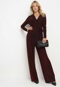 Born2be - Bordowy Taliowany Kombinezon z Wiskozą Ozdobiony Paskiem i Metaliczną Nicią Lilanna. Okazja: na co dzień, na imprezę. Kolor: czerwony. Materiał: wiskoza. Wzór: aplikacja. Styl: casual, elegancki #3