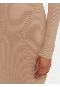 Guess Sukienka codzienna W5BK45 Z0572 Beżowy Slim Fit. Okazja: na co dzień. Kolor: beżowy. Materiał: syntetyk, wiskoza. Typ sukienki: proste. Styl: casual #4