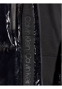 Calvin Klein Kurtka puchowa K10K108228 Czarny Regular Fit. Kolor: czarny. Materiał: syntetyk #6
