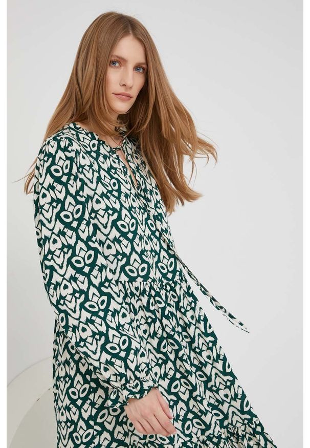 Answear Lab sukienka kolor zielony maxi oversize. Kolor: zielony. Materiał: tkanina. Długość rękawa: długi rękaw. Typ sukienki: oversize. Styl: wakacyjny. Długość: maxi
