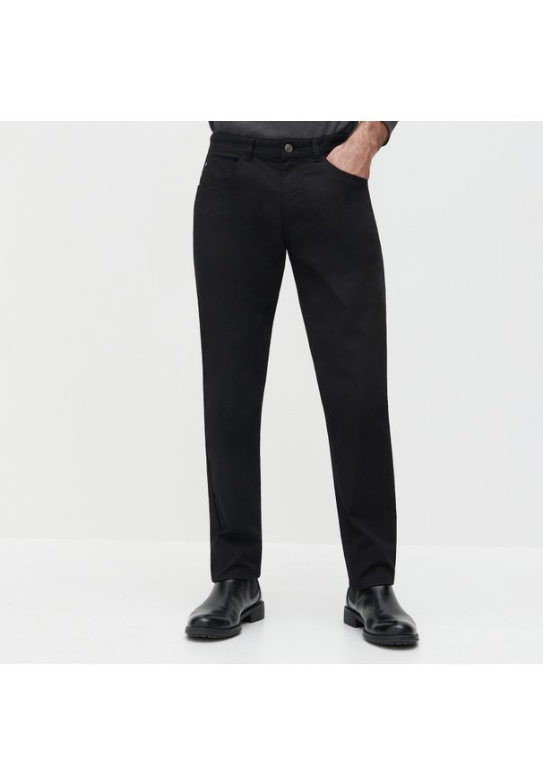 Reserved - Eleganckie spodnie regular fit - Czarny. Kolor: czarny. Styl: elegancki