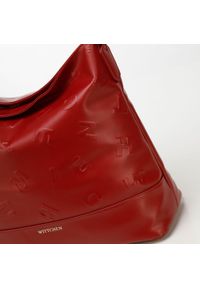 Wittchen - Torebka worek tłoczona w litery. Kolor: czerwony. Materiał: skórzane. Styl: casual. Rodzaj torebki: na ramię #3