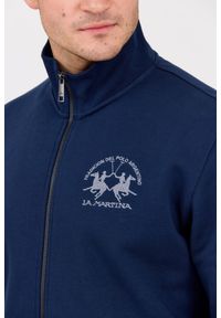 La Martina - LA MARTINA Granatowa męska bluza ze stójką, Rozmiar XXL. Okazja: na co dzień. Typ kołnierza: kołnierzyk stójkowy. Kolor: niebieski. Materiał: bawełna. Styl: casual #6