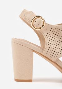 Born2be - Ciemnobeżowe Ażurowe Sandały Vices na Słupku z Wkładką ze Skóry Naturalnej Obelle. Okazja: na co dzień. Zapięcie: sprzączka. Kolor: beżowy. Materiał: skóra. Wzór: ażurowy. Obcas: na słupku. Styl: casual, elegancki. Wysokość obcasa: średni #9