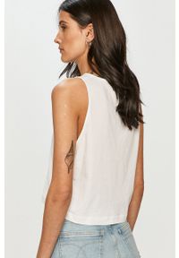 Calvin Klein Jeans T-shirt. Kolor: biały. Materiał: bawełna. Długość rękawa: na ramiączkach. Wzór: nadruk #2