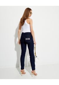 Versace Jeans Couture - VERSACE JEANS COUTURE - Jeansowe spodnie Slim. Kolor: niebieski #2