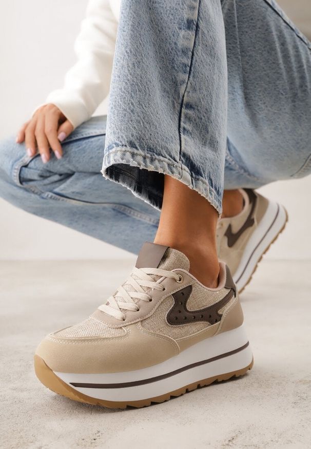 Renee - Beżowe Sneakersy na Platformie z Tweedowym Zdobieniem i Perforacją Dioseleia. Okazja: na co dzień. Kolor: beżowy. Materiał: jeans. Wzór: aplikacja. Obcas: na platformie