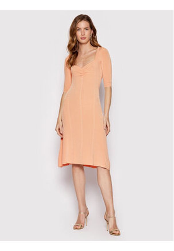 Guess Sukienka codzienna W2YK53 Z30K0 Pomarańczowy Flare Fit. Okazja: na co dzień. Kolor: pomarańczowy. Materiał: wiskoza. Typ sukienki: proste. Styl: casual