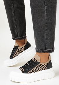 Born2be - Beżowo-Czarne Sneakersy na Platformie z Geometrycznym Wzorem Lallana. Nosek buta: okrągły. Kolor: beżowy. Materiał: materiał, guma. Szerokość cholewki: normalna. Wzór: geometria. Obcas: na platformie #1