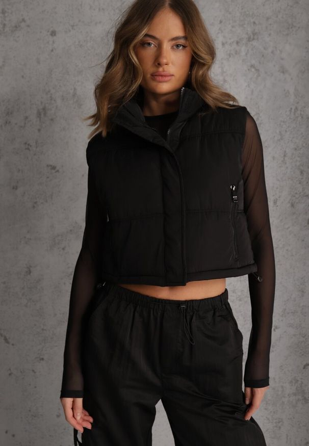 Renee - Czarna Pikowana Kamizelka Puffer o Kroju Crop Tadrel. Typ kołnierza: golf. Kolor: czarny. Materiał: poliester, jeans. Długość rękawa: długi rękaw. Wzór: gładki. Styl: sportowy, klasyczny
