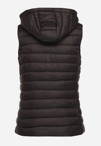 Born2be - Czarna Pikowana Kamizelka na Suwak z Kapturem Wykończona Sznurkami Isleria. Okazja: do pracy. Typ kołnierza: kaptur. Kolor: czarny. Materiał: jeans. Styl: elegancki #4