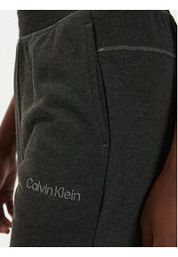 Calvin Klein Performance Spodnie dresowe 00GWS4P651 Czarny Relaxed Fit. Kolor: czarny. Materiał: syntetyk