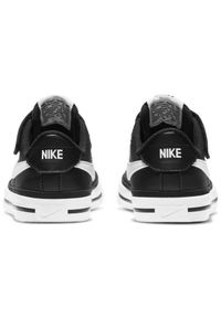 Buty Nike Court Legacy Shoe Jr DA5381 002 czarne granatowe. Okazja: na co dzień. Kolor: wielokolorowy, niebieski, czarny. Materiał: guma. Wzór: jodełka. Sezon: lato. Model: Nike Court
