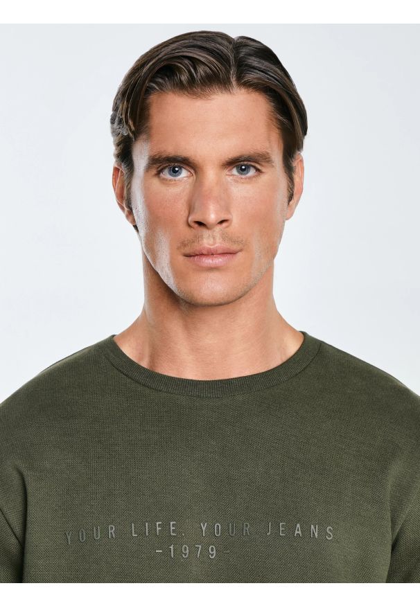 Big-Star - Bluza męska ze splotem pique khaki Wiron 303. Okazja: na co dzień. Kolor: zielony. Materiał: materiał, tkanina, dzianina, jeans. Wzór: ze splotem. Styl: casual, klasyczny