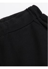 COCCODRILLO - Coccodrillo Spodnie dresowe ZC3120101VGA Czarny Regular Fit. Kolor: czarny. Materiał: bawełna, dresówka #3