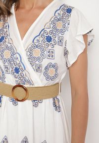 Born2be - Biało-Niebieska Wiskozowa Sukienka z Paskiem w Ornamentny Wzór Nilorine. Okazja: na co dzień, na spacer. Kolor: niebieski. Materiał: wiskoza. Typ sukienki: kopertowe. Styl: klasyczny, casual, elegancki #3