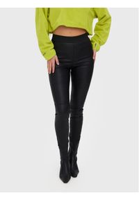 Vero Moda Spodnie z imitacji skóry Storm 10270787 Czarny Slim Fit. Kolor: czarny. Materiał: skóra