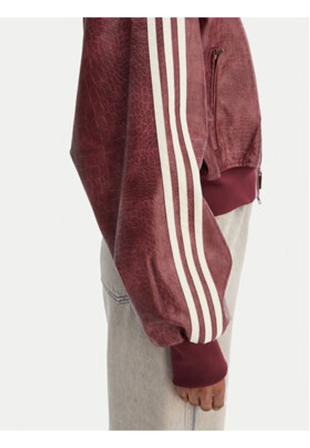 Adidas - adidas Kurtka z imitacji skóry Pleather KD8792 Bordowy Oversize. Kolor: czerwony. Materiał: skóra