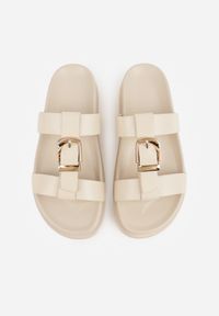 Renee - Beżowe Klapki Ozdobione Paskiem z Metaliczną Klamrą Kellyss. Okazja: na spacer, na co dzień. Kolor: beżowy. Materiał: jeans. Wzór: aplikacja. Sezon: wiosna. Styl: casual #2