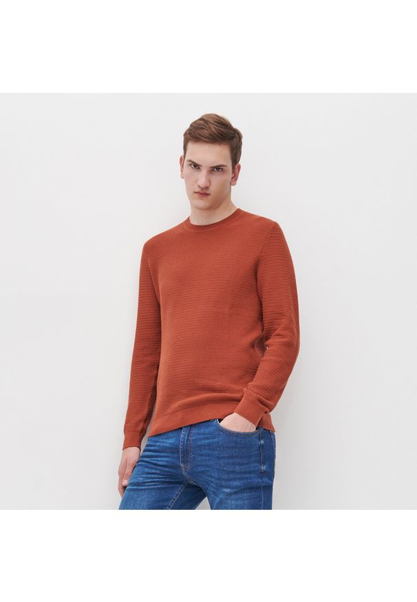 Reserved - Sweter ze splotem w jodełkę - Pomarańczowy. Kolor: pomarańczowy. Materiał: ze splotem. Wzór: jodełka