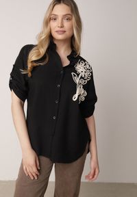 Born2be - Czarna Wiszkowa Koszula Nietoperzowa z Regulowanymi Rękawami i Haftem Maryrenna. Okazja: na co dzień. Kolor: czarny. Materiał: jeans, len. Wzór: haft. Styl: casual, klasyczny, elegancki #1