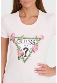 Guess - GUESS Różowy t-shirt Floral Triangle Tee. Kolor: różowy