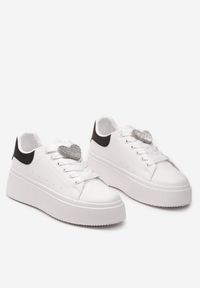 Born2be - Biało-Czarne Sneakersy Caius. Kolor: biały. Materiał: materiał, satyna, skóra ekologiczna. Szerokość cholewki: normalna. Obcas: na platformie #2