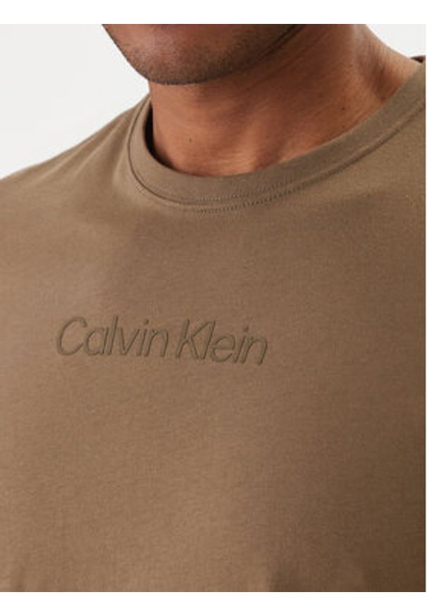 Calvin Klein T-Shirt Logo 30s LV04LD230G Brązowy Regular Fit. Kolor: brązowy. Materiał: bawełna