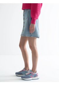 Big-Star - Spódnica damska jeansowa mini zapinana na guziki jasnoniebieska Almra 299. Kolor: niebieski. Materiał: jeans. Styl: klasyczny #6