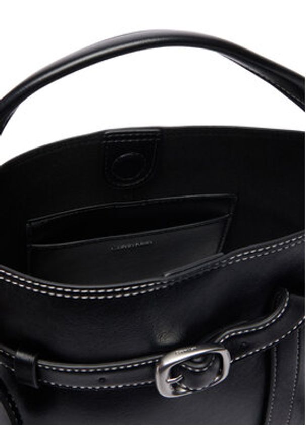 Calvin Klein Torebka Buckle Mini Bucket Crossbody LV04F3550G Czarny. Kolor: czarny. Materiał: skórzane