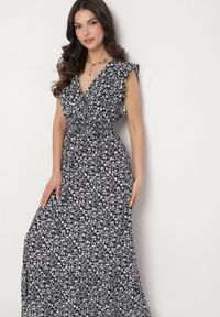 Born2be - Granatowa Sukienka o Rozkloszowanym Kroju z Falbankami w Kwiatowy Wzór Aravisse. Okazja: na co dzień. Typ kołnierza: kołnierz z falbankami. Kolor: niebieski. Wzór: kwiaty. Styl: casual, elegancki #2