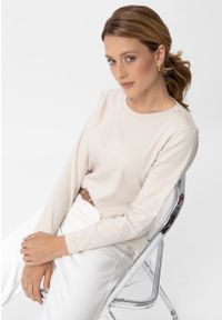 Volcano - Gładki longsleeve damski L-BIANCO. Okazja: na co dzień. Kolor: kremowy. Materiał: jersey, dzianina, materiał, bawełna, jeans. Długość rękawa: długi rękaw. Długość: długie. Wzór: gładki. Styl: casual, elegancki