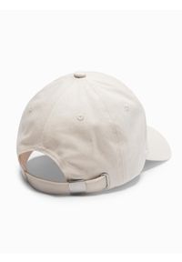 Ombre Clothing - Męska czapka z daszkiem bejsbolówka z dużą naszywką – kremowa V4. Kolor: kremowy. Materiał: guma, bawełna. Wzór: aplikacja. Styl: casual, elegancki #3