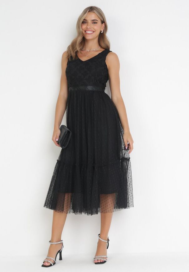 Born2be - Czarna Rozkloszowana Sukienka Midi z Ozdobnym Tiulem Celaina. Kolor: czarny. Materiał: tiul. Długość: midi