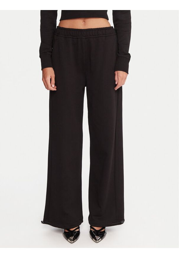 Versace Jeans Couture Spodnie dresowe 79HAAT05 CF01T Czarny Regular Fit. Kolor: czarny. Materiał: bawełna
