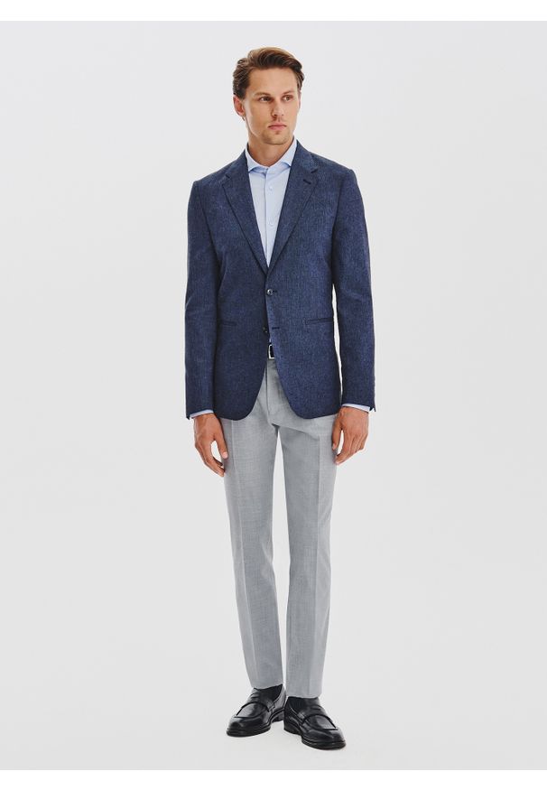 Pako Lorente - PAKO LORENTE - Granatowa marynarka w prążek z lnem. Kolor: niebieski. Materiał: len. Wzór: prążki. Sezon: jesień