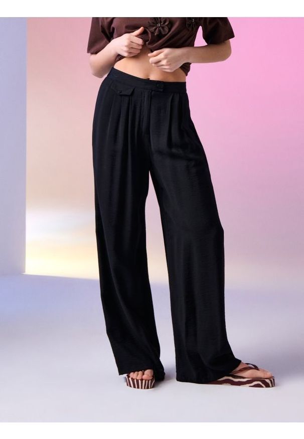 Sinsay - Wiskozowe spodnie wide leg - czarny. Kolor: czarny. Materiał: wiskoza