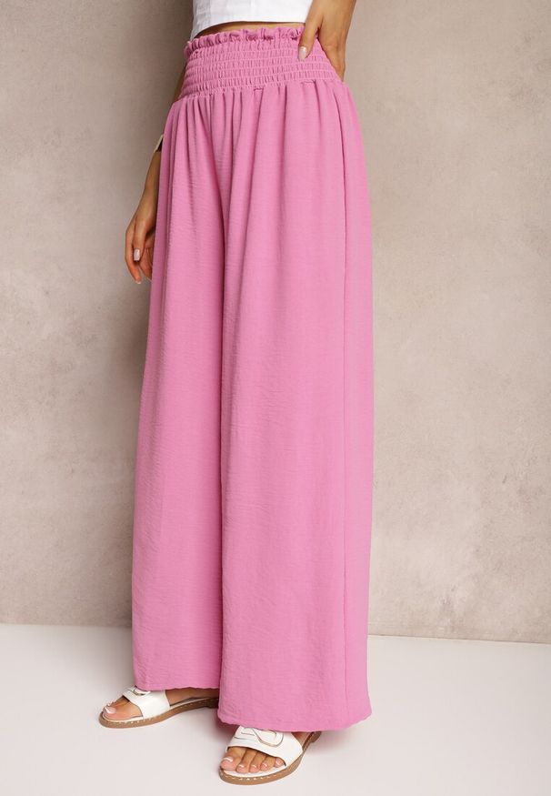 Renee - Różowe Spodnie High Waist z Szerokimi Nogawkami i Gumką w Pasie Risabessa. Okazja: na co dzień. Stan: podwyższony. Kolor: różowy. Styl: elegancki, casual