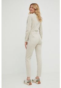 Answear Lab kombinezon kolor beżowy z kołnierzykiemm. Okazja: na co dzień. Kolor: beżowy. Długość rękawa: długi rękaw. Długość: długie. Styl: wakacyjny #2