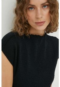 Samsoe & Samsoe - Samsoe Samsoe sukienka kolor czarny midi dopasowana. Kolor: czarny. Materiał: tkanina. Długość rękawa: krótki rękaw. Wzór: gładki. Typ sukienki: dopasowane. Styl: klasyczny. Długość: midi #4