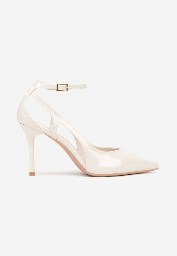 Born2be - Jasnobeżowe Lakierowane Szpilki Ozdobione Wycięciami Ynisorin. Zapięcie: sprzączka. Kolor: beżowy. Materiał: lakier. Wzór: aplikacja. Obcas: na szpilce. Styl: elegancki, klasyczny