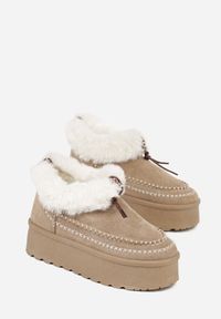 Born2be - Ciemnobeżowe Śniegowce na Grubej Podeszwie z Ozdobnymi Przeszyciami i Futerkiem Lindera. Okazja: na co dzień. Kolor: beżowy. Materiał: futro. Styl: casual #7