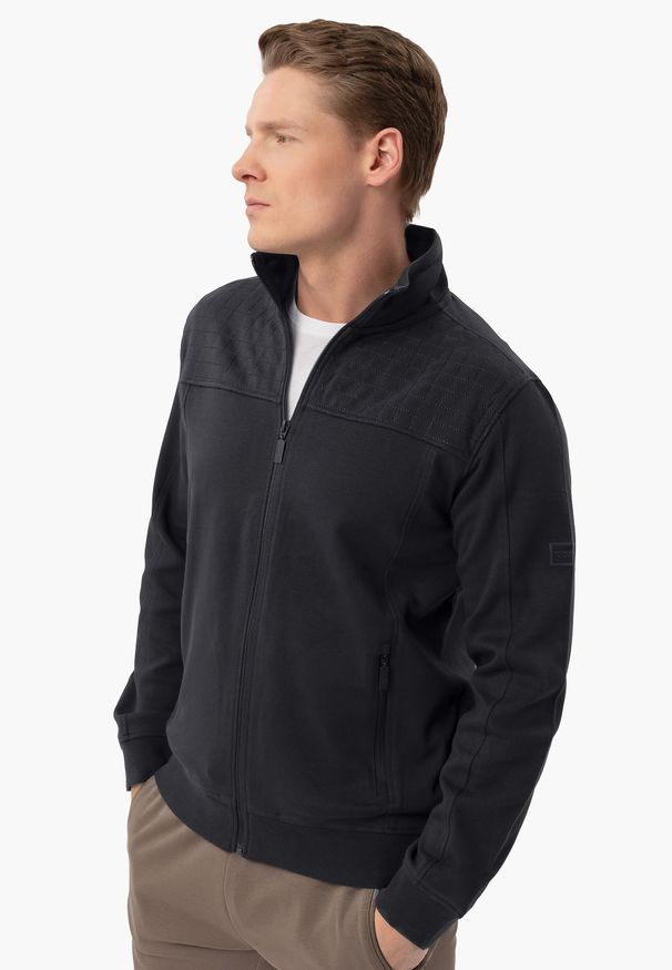 Volcano - Bluza ze stójką B-BERRT. Okazja: na co dzień. Typ kołnierza: kołnierzyk stójkowy. Materiał: elastan, bawełna, materiał, dresówka. Wzór: gładki, ze splotem. Styl: casual, klasyczny