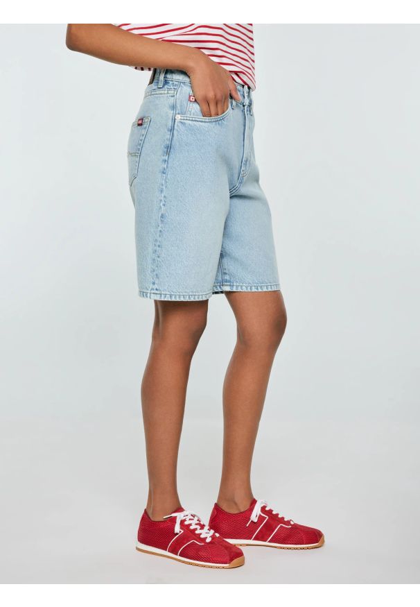 Big-Star - Szorty damskie jeansowe niebieskie Selene 101. Stan: podwyższony. Kolor: niebieski. Materiał: jeans. Długość: krótkie. Sezon: lato. Styl: vintage, retro, elegancki