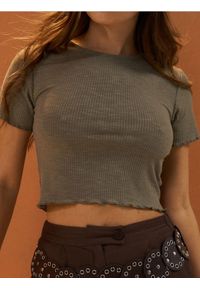 Sinsay - Prążkowany crop top - zielony. Kolor: zielony. Materiał: prążkowany