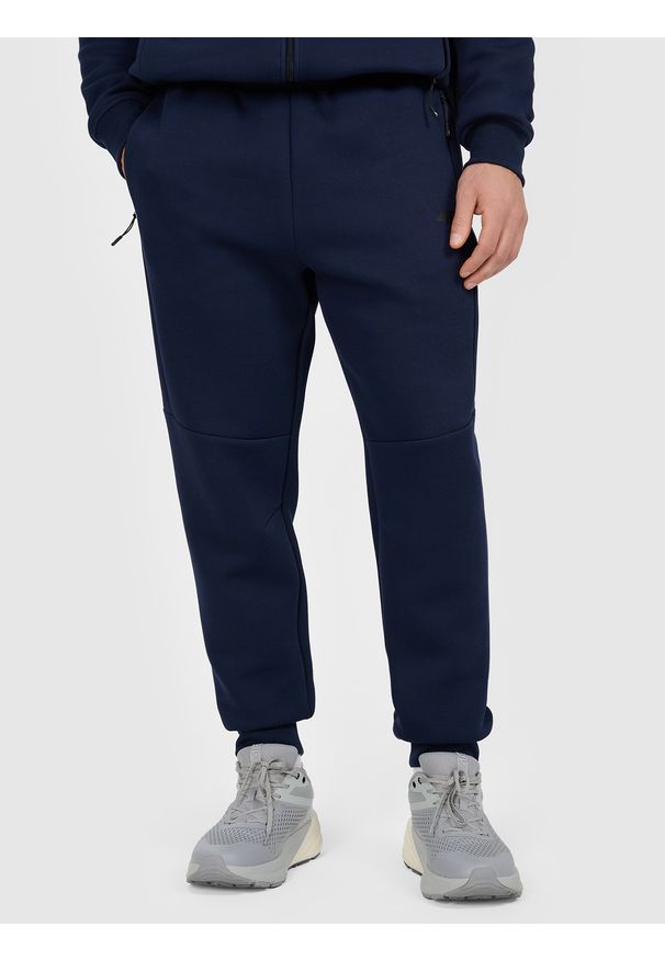 4f - 4F Spodnie dresowe joggery męskie - granatowe M. Kolor: niebieski. Materiał: dresówka. Sport: fitness