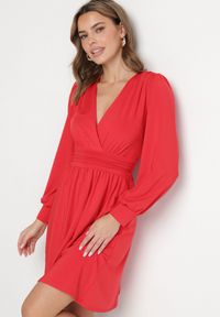 Born2be - Czerwona Rozkloszowana Sukienka z Wiskozą Selithiel. Okazja: na wesele, na ślub cywilny, na imprezę. Typ kołnierza: dekolt w serek. Kolor: czerwony. Materiał: wiskoza. Styl: elegancki #7